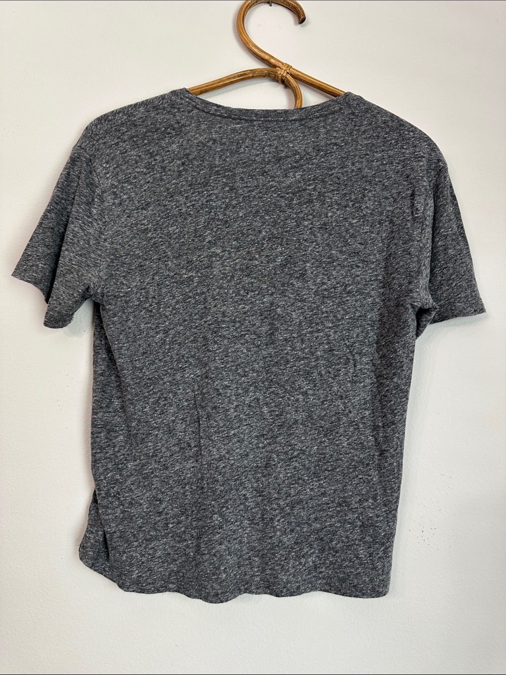 A&F Women's Cropped V-Neck Charcoal Heather Tee - Picture 3 of 3